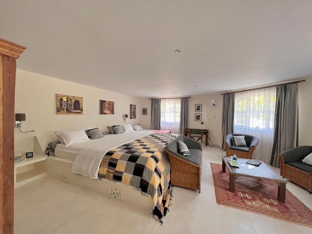 Zumzum Beach House Bed and Breakfast Kinondo Exteriör bild