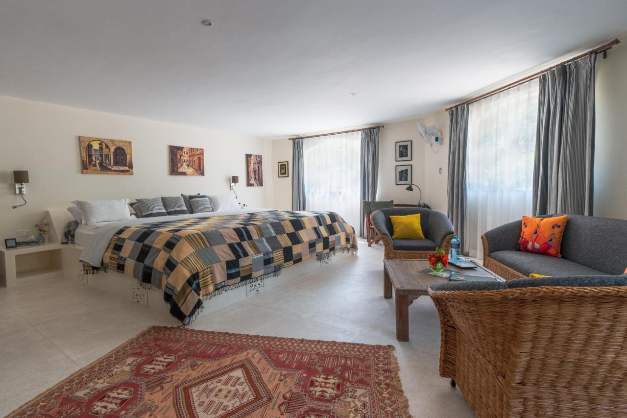 Zumzum Beach House Bed and Breakfast Kinondo Exteriör bild